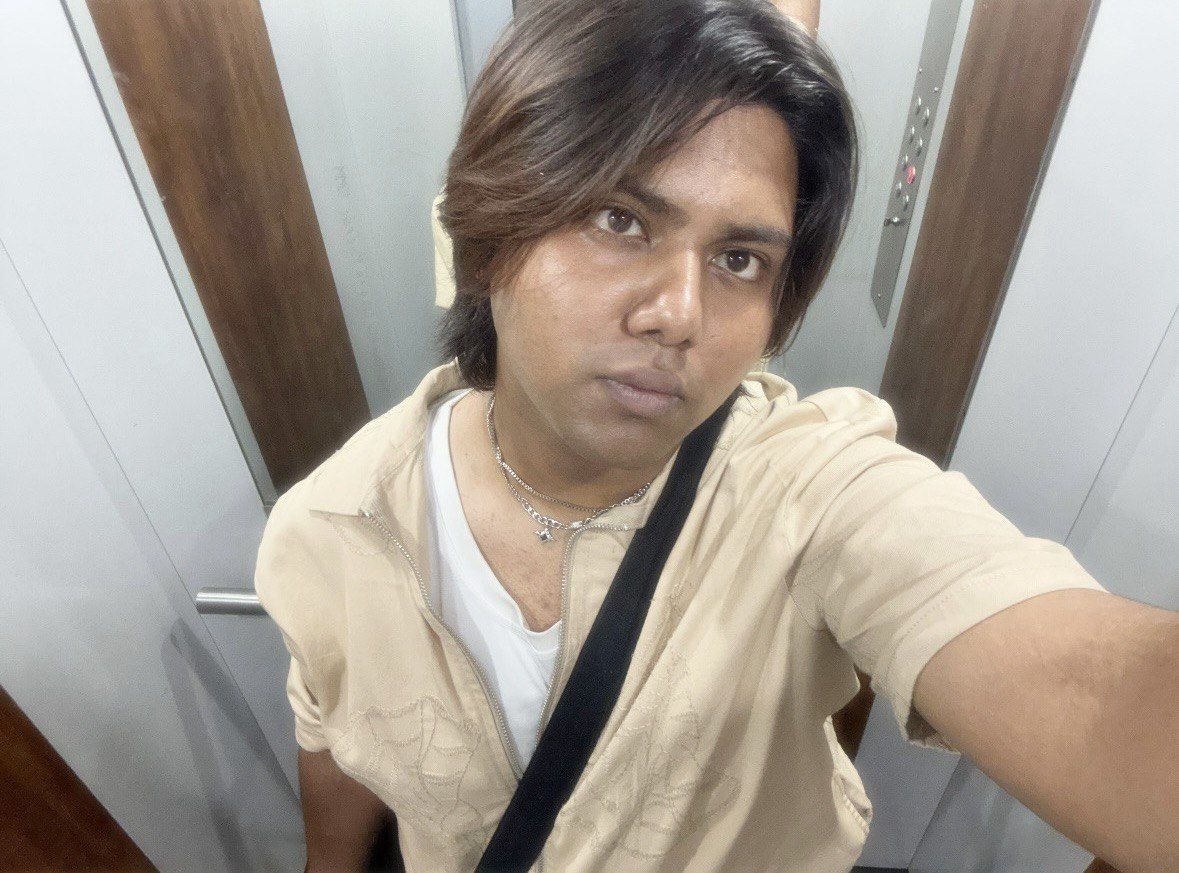 Selfie in a beige shirt in a lift