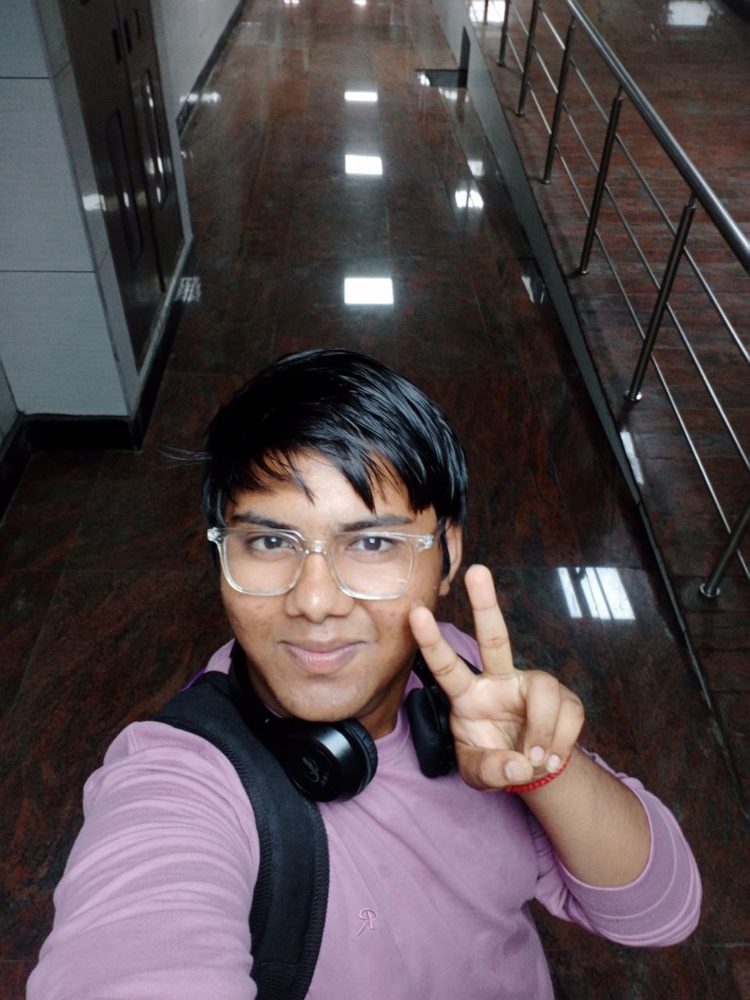 Selfie in glasses with a peace sign